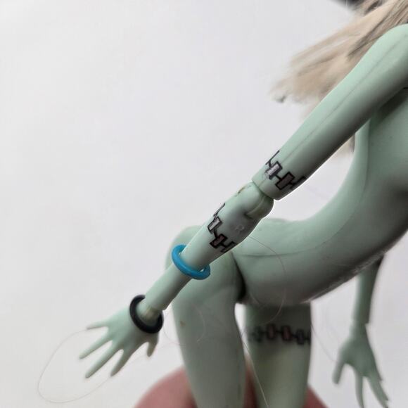 MONSTER HIGH FRANKIE STEIN DOLL 2008 Earings Bracelets Replacements - Picture 3 of 5